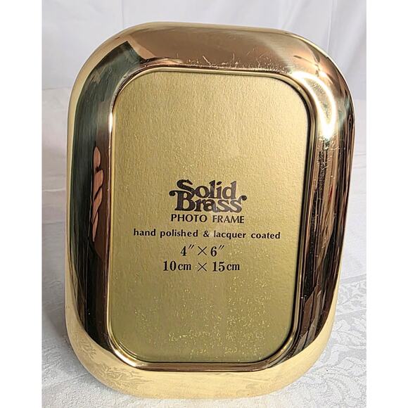 Solid Brass Photo Frame Hand Polished Lacquer Coated 4"x6" Picture Velvet Back - Picture 1 of 5